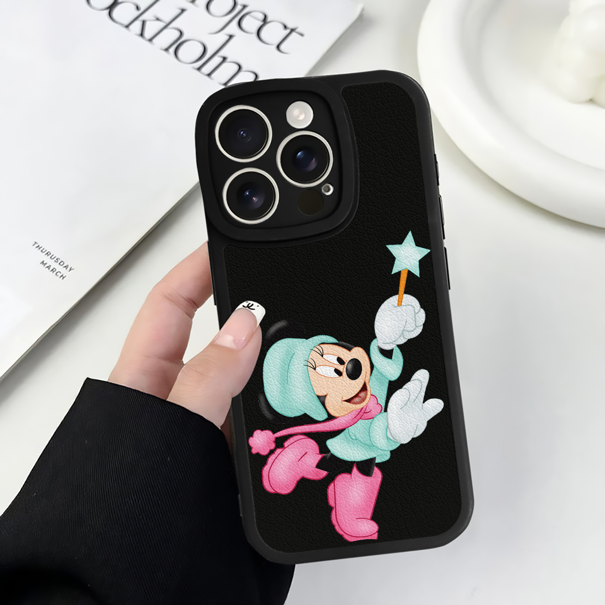 （画像用） ミッキーマウス Mickey Mouse 【iPhone 16シリーズ対応】シリコンスマホケース（レザー調） 材質：シリコン